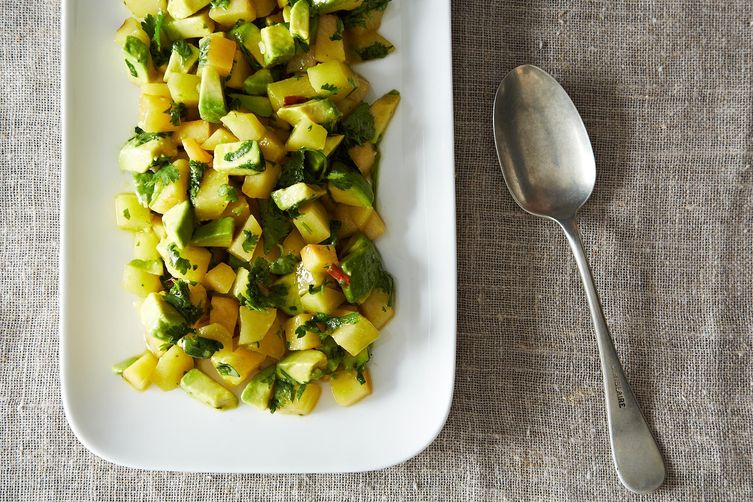 db834be1-21a8-402e-a8e0-cd7ad28b2707-2013-0709_plum-avocado-salad-007